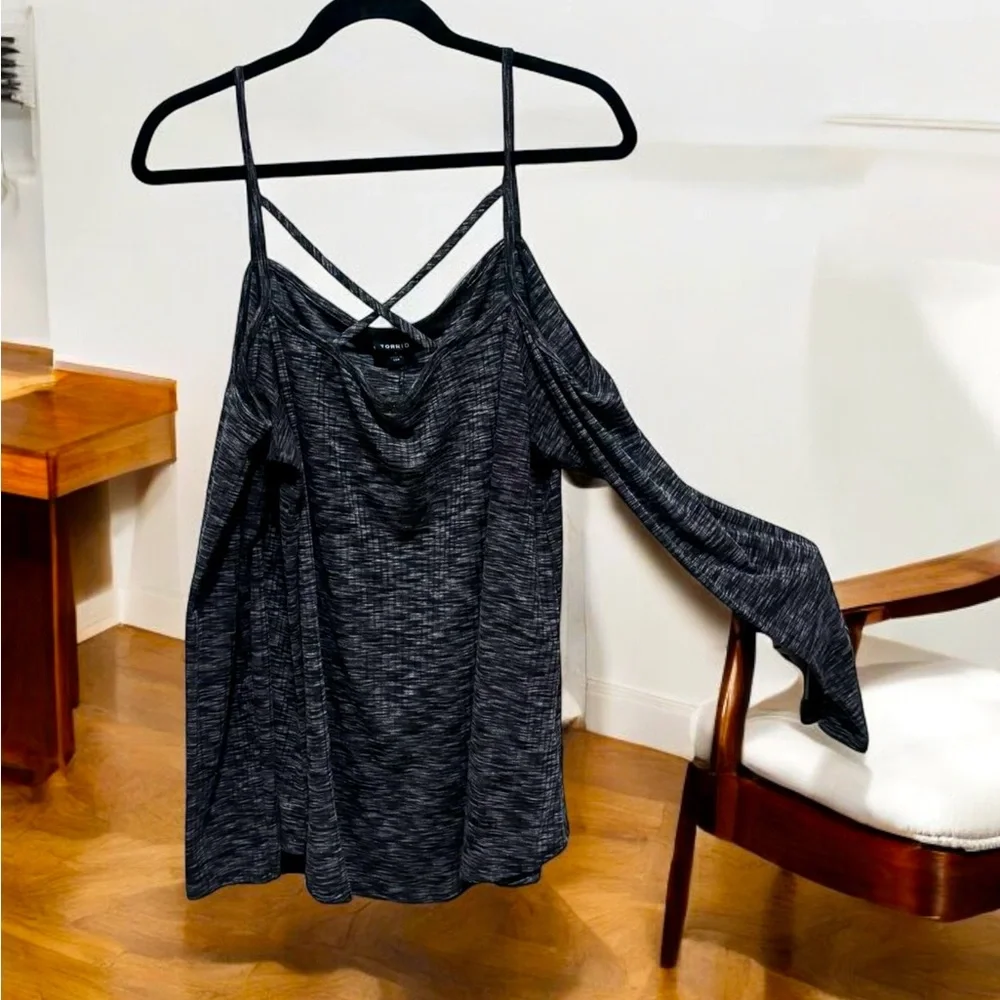 Torrid off the shoulder cross cross grey speckled top - Picture 1 of 4